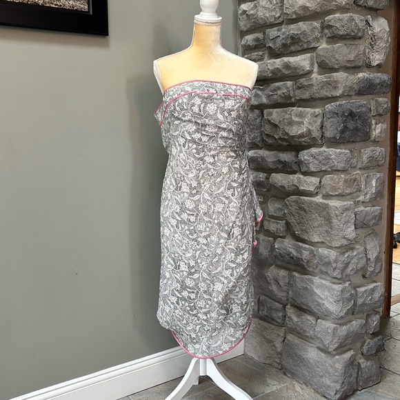 Kay Unger strapless dress, Black/white with pink piping. Size 2 - Picture 2 of 5